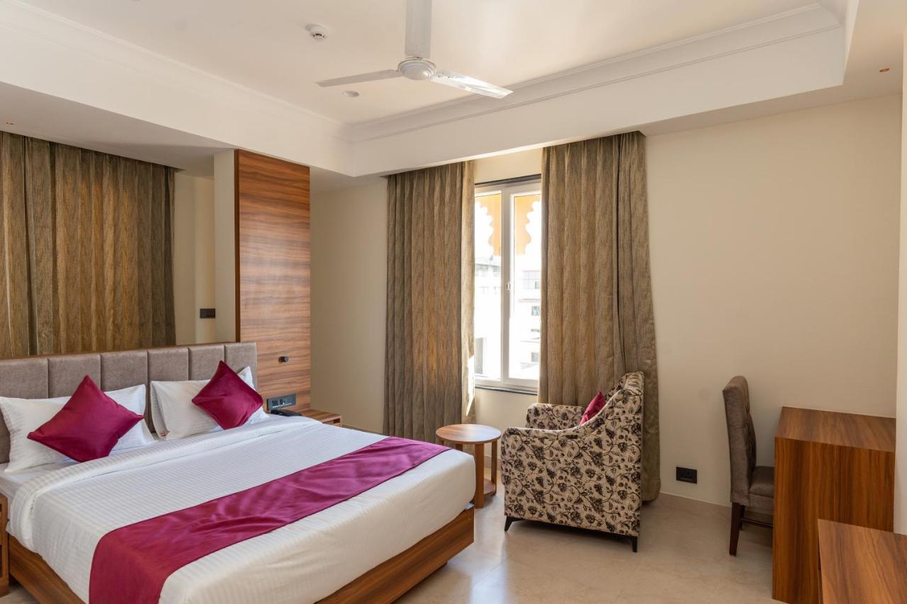 אודייפור Raghunandan Palace - A Premier Boutique Stay, City Center & 500 Meters From City Railway Station מראה חיצוני תמונה