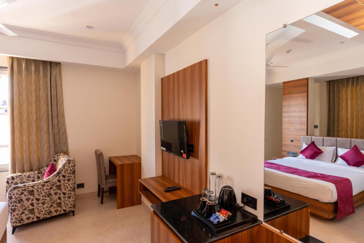 אודייפור Raghunandan Palace - A Premier Boutique Stay, City Center & 500 Meters From City Railway Station מראה חיצוני תמונה