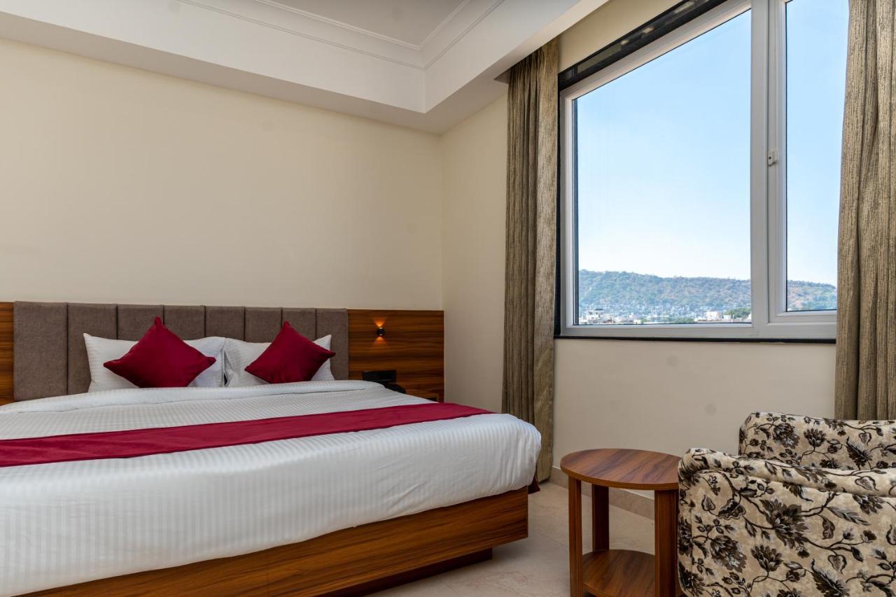 אודייפור Raghunandan Palace - A Premier Boutique Stay, City Center & 500 Meters From City Railway Station מראה חיצוני תמונה
