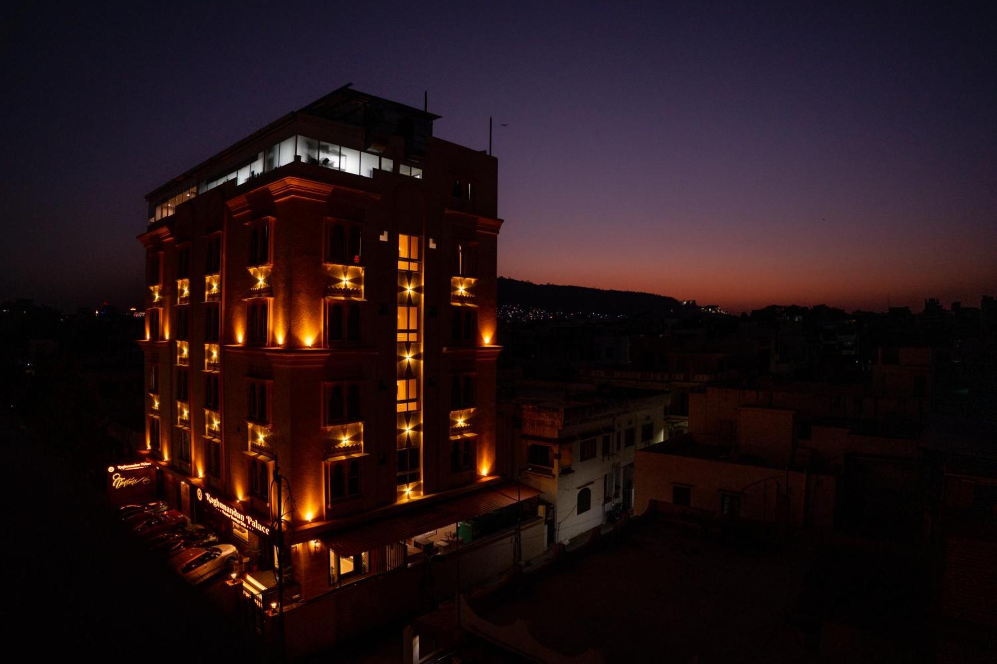 אודייפור Raghunandan Palace - A Premier Boutique Stay, City Center & 500 Meters From City Railway Station מראה חיצוני תמונה