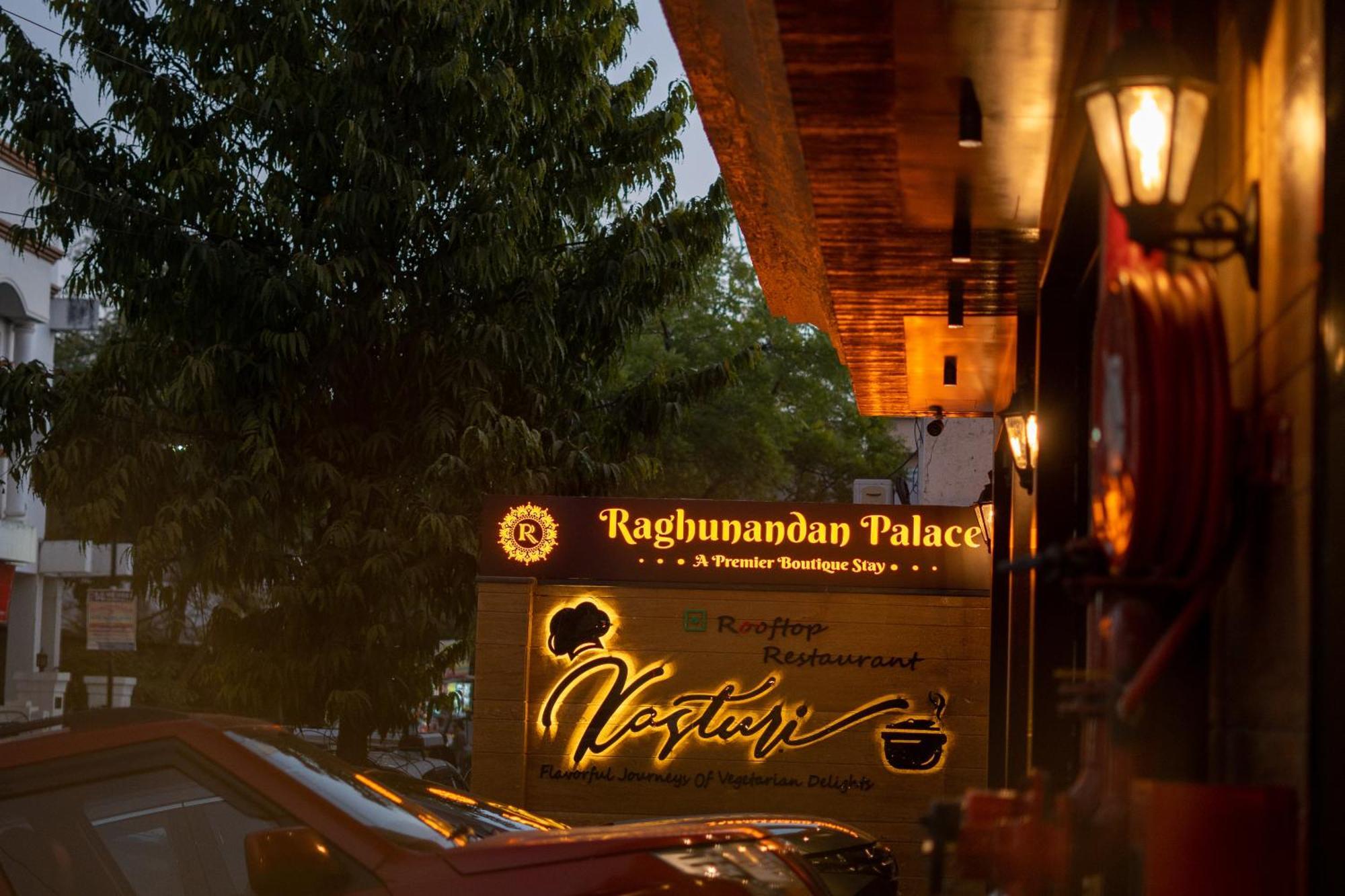 אודייפור Raghunandan Palace - A Premier Boutique Stay, City Center & 500 Meters From City Railway Station מראה חיצוני תמונה
