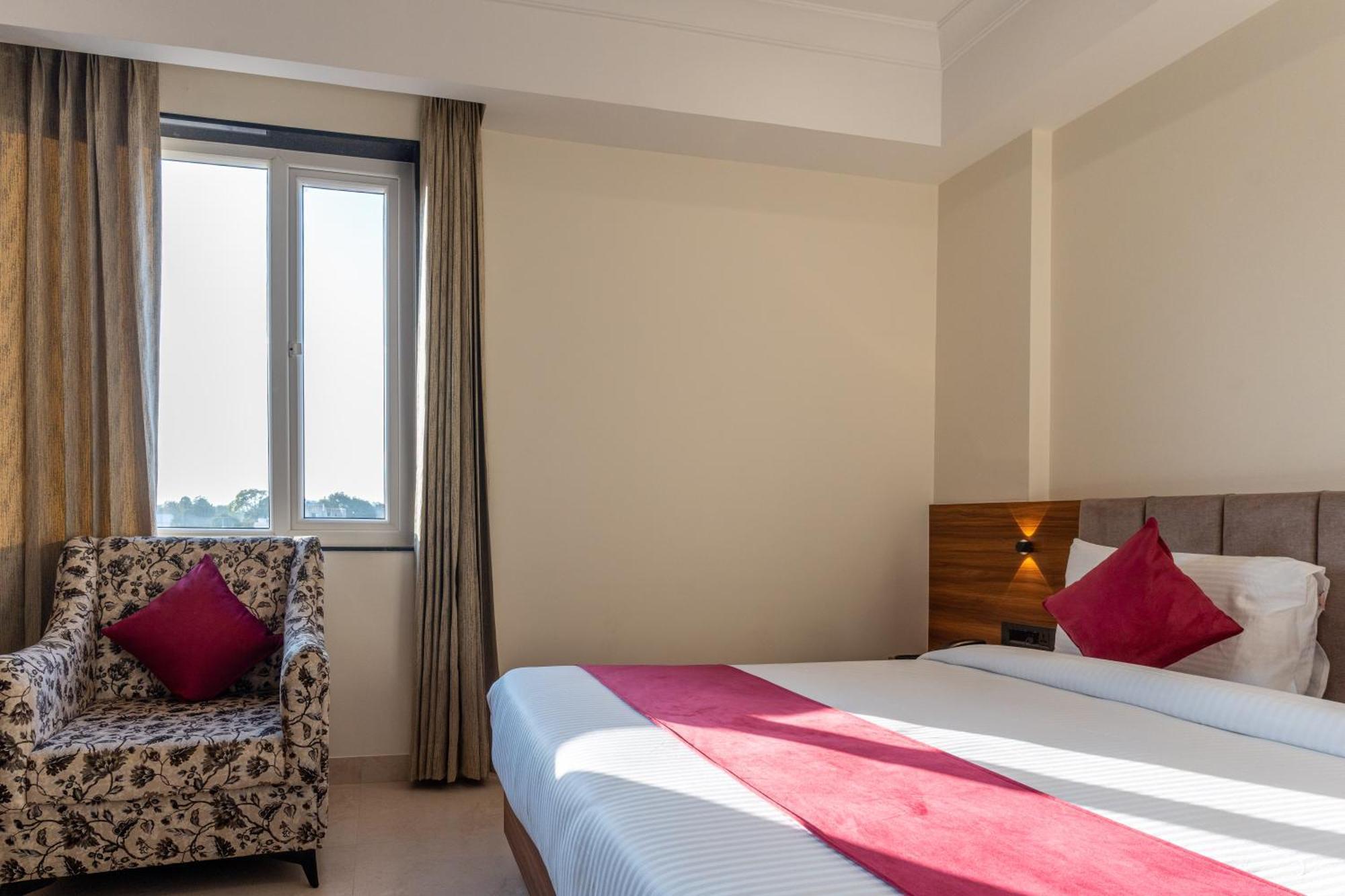 אודייפור Raghunandan Palace - A Premier Boutique Stay, City Center & 500 Meters From City Railway Station מראה חיצוני תמונה