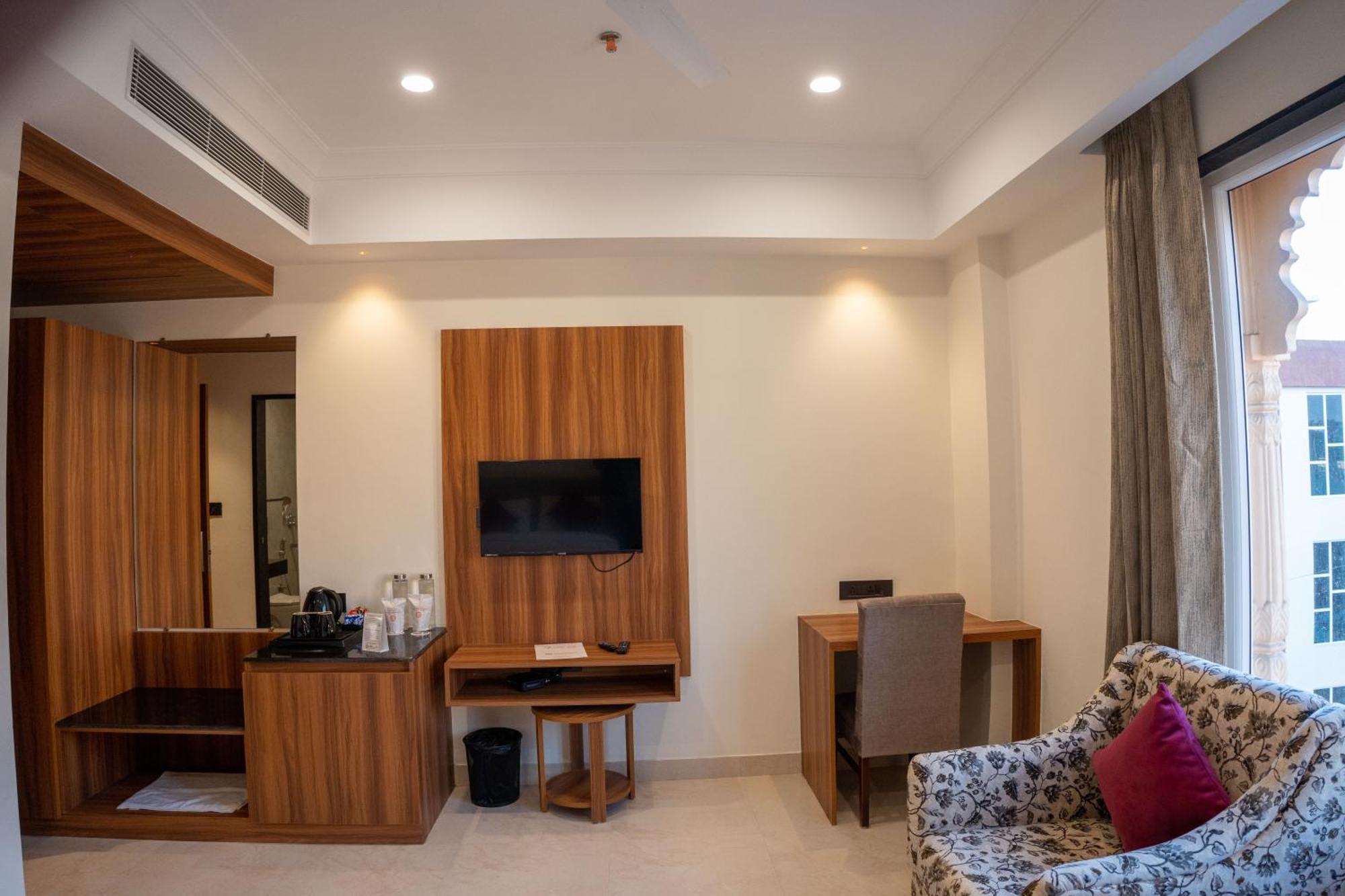 אודייפור Raghunandan Palace - A Premier Boutique Stay, City Center & 500 Meters From City Railway Station מראה חיצוני תמונה