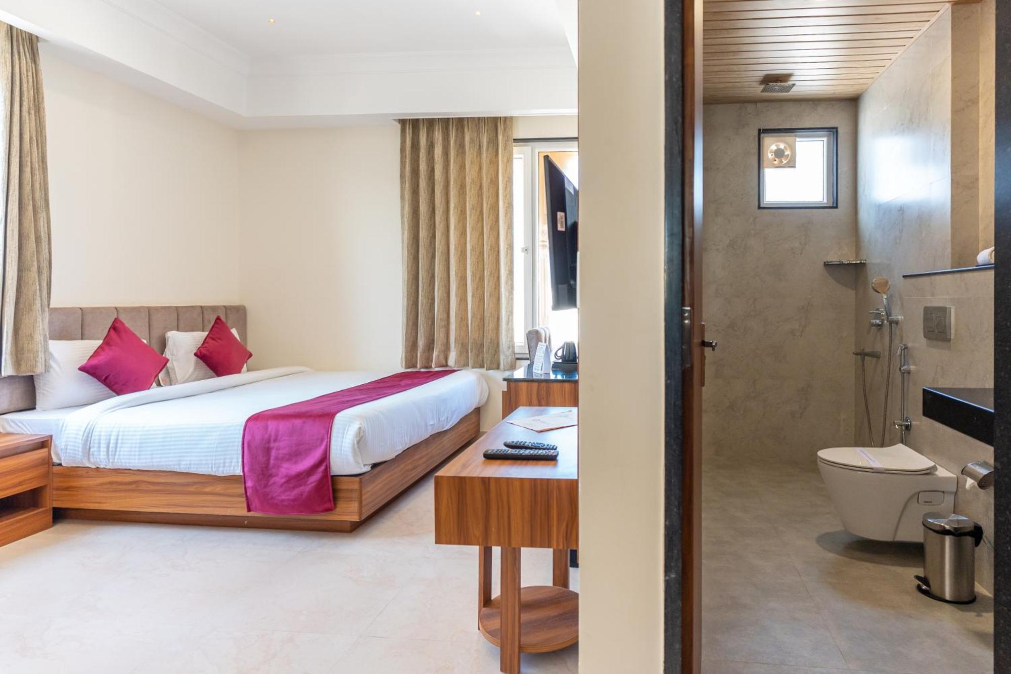 אודייפור Raghunandan Palace - A Premier Boutique Stay, City Center & 500 Meters From City Railway Station מראה חיצוני תמונה