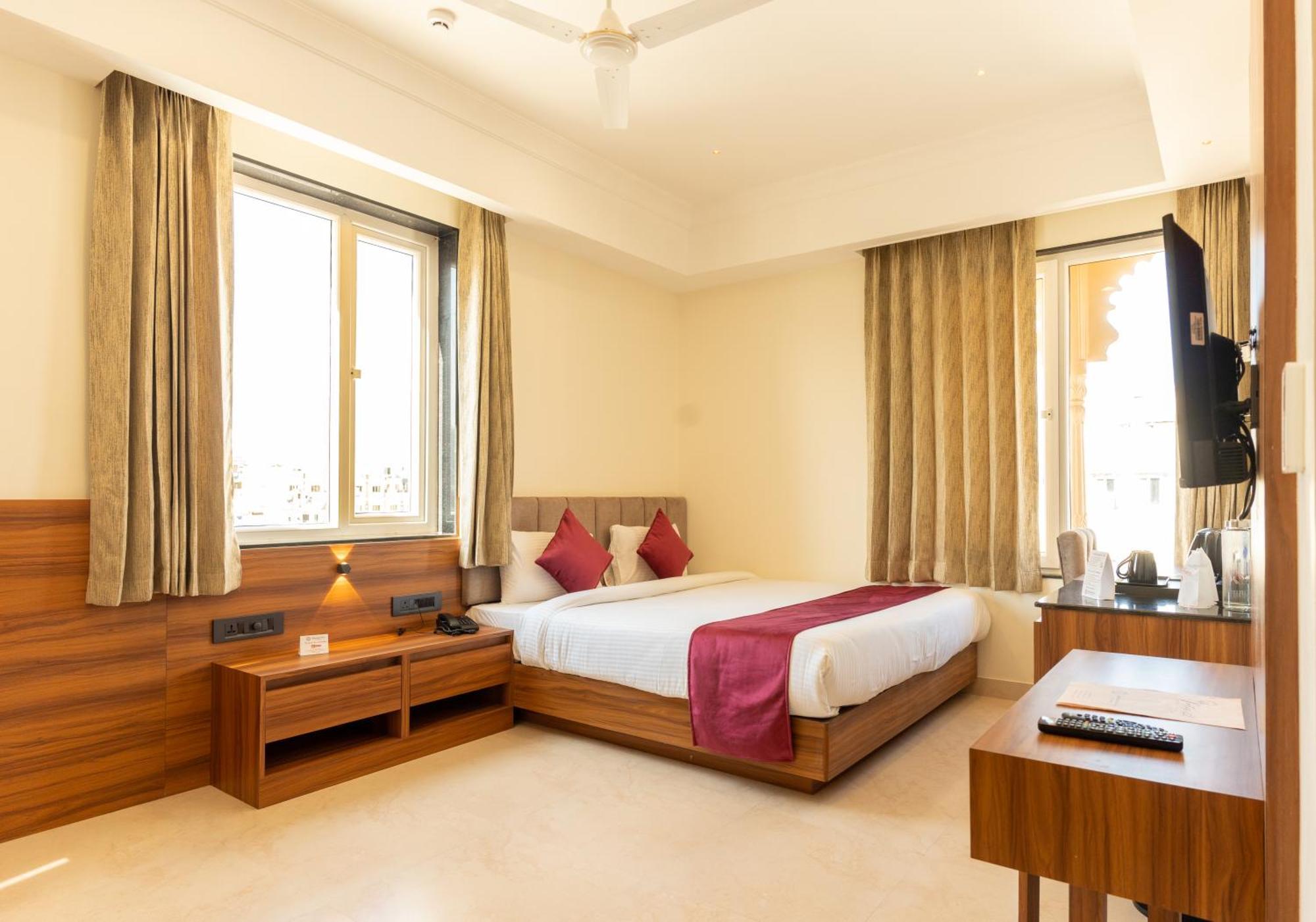 אודייפור Raghunandan Palace - A Premier Boutique Stay, City Center & 500 Meters From City Railway Station מראה חיצוני תמונה