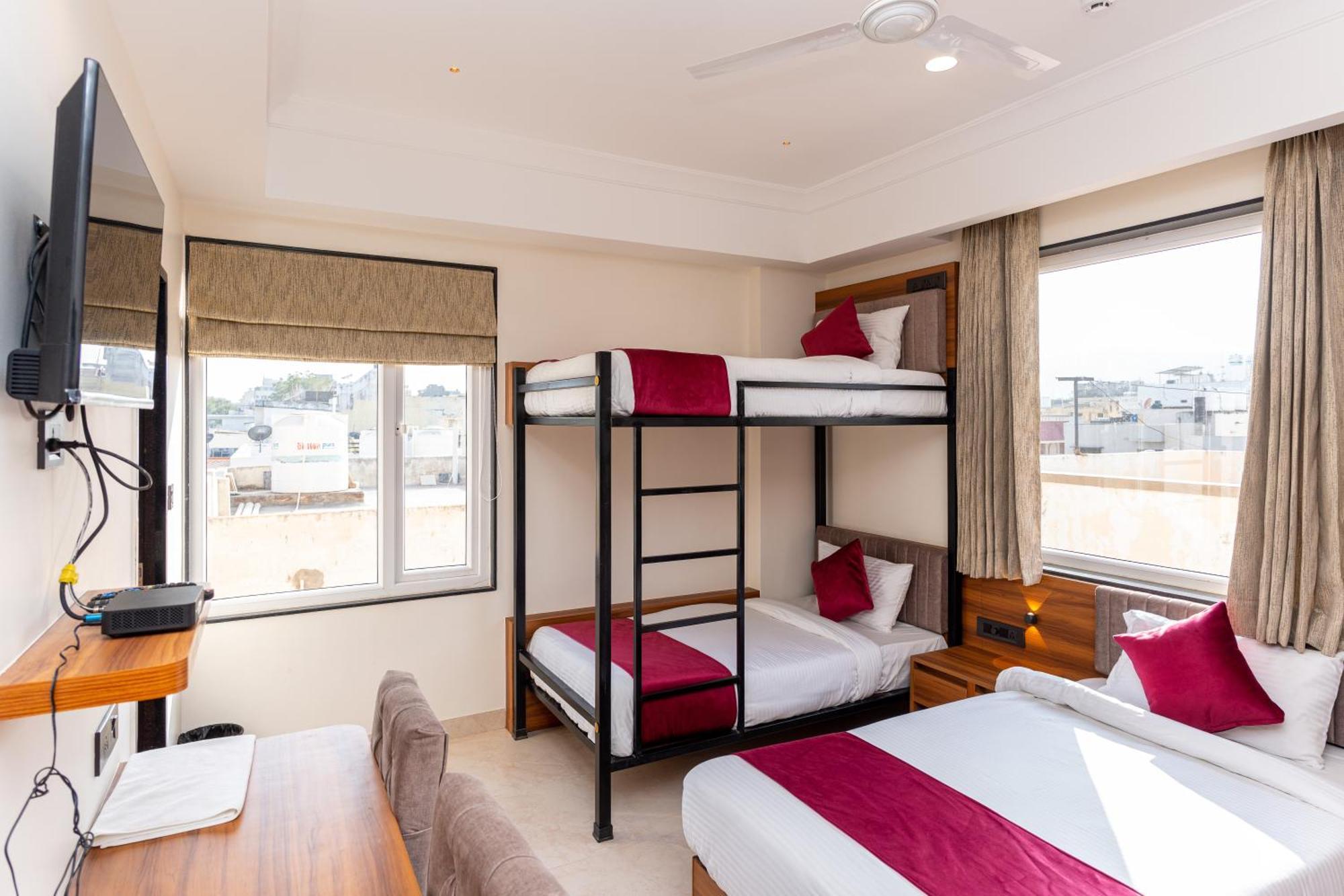 אודייפור Raghunandan Palace - A Premier Boutique Stay, City Center & 500 Meters From City Railway Station מראה חיצוני תמונה