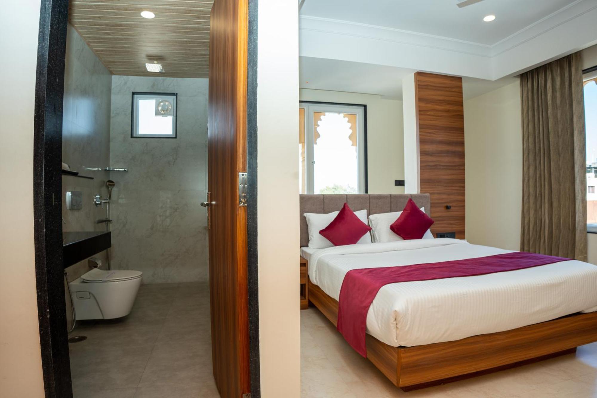 אודייפור Raghunandan Palace - A Premier Boutique Stay, City Center & 500 Meters From City Railway Station מראה חיצוני תמונה