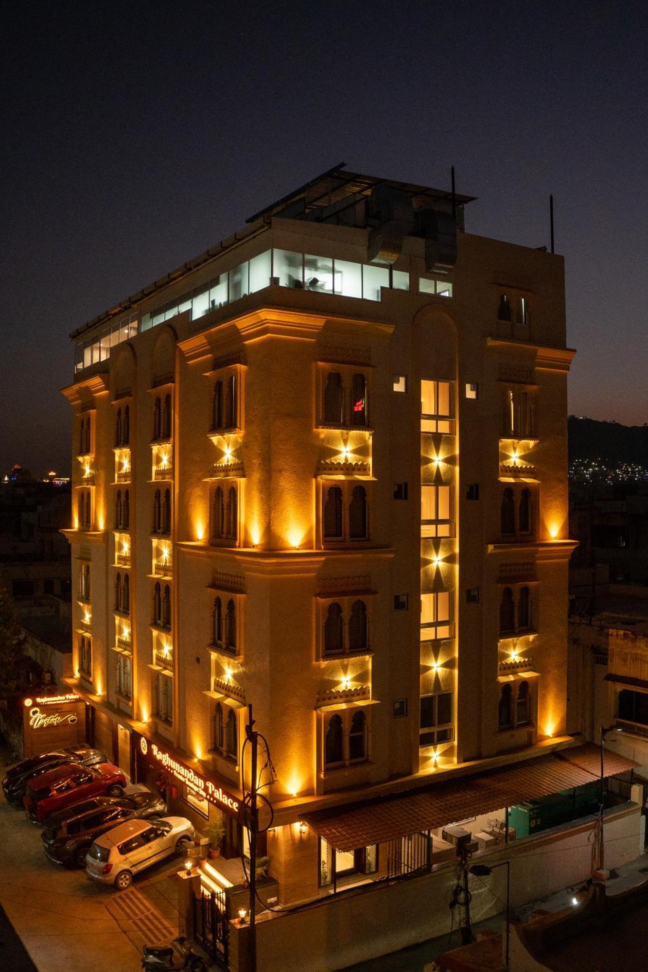אודייפור Raghunandan Palace - A Premier Boutique Stay, City Center & 500 Meters From City Railway Station מראה חיצוני תמונה